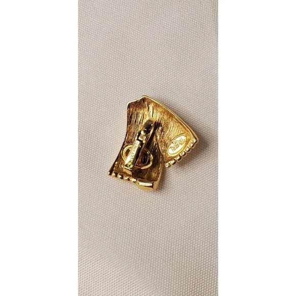 Vintage Crown Trifari Textured Gold Tone Folded Clip on Huggies Earrings Signed - Picture 10 of 13